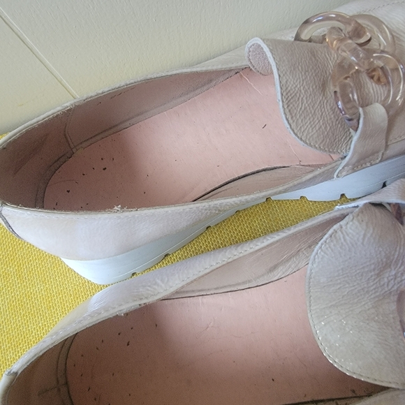 Qonders Cream Patent Platform Loafers with Chain Embellishment, Euro 40 - Picture 5 of 6